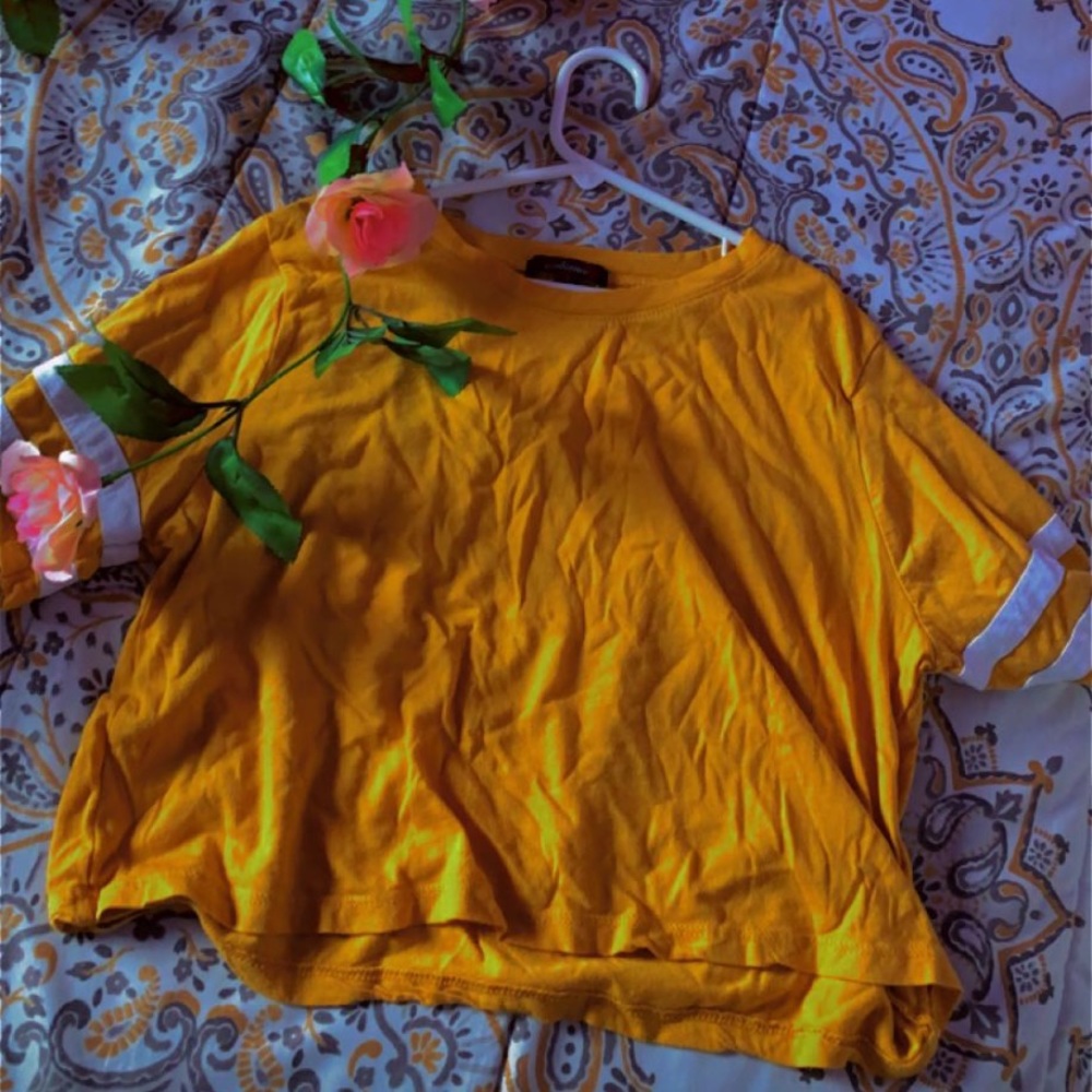 Cropped tee size small